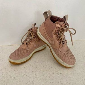 Nike Women's Lunar Force 1 Duckboot Sneaker